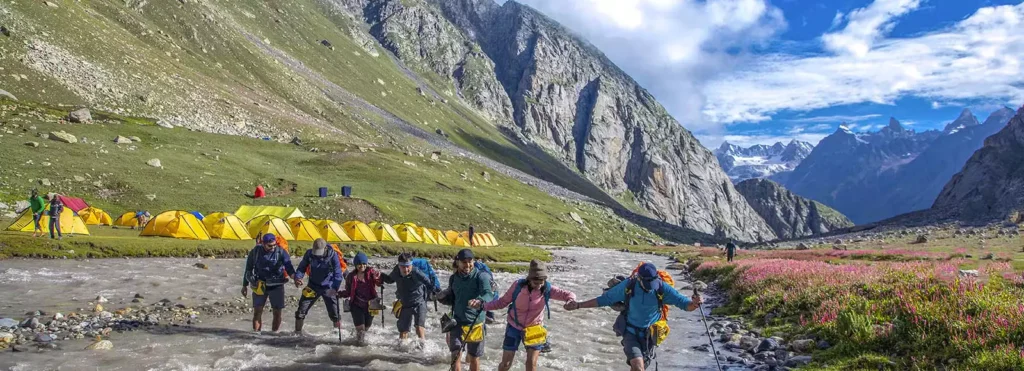 Hampta Pass Trek trail with scenic Himalayan valleys and mountain landscapes