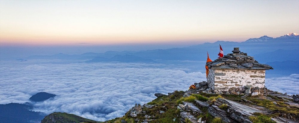 Chopta Tungnath Chandrashila Trek with scenic Himalayan trails and snow-clad mountain views